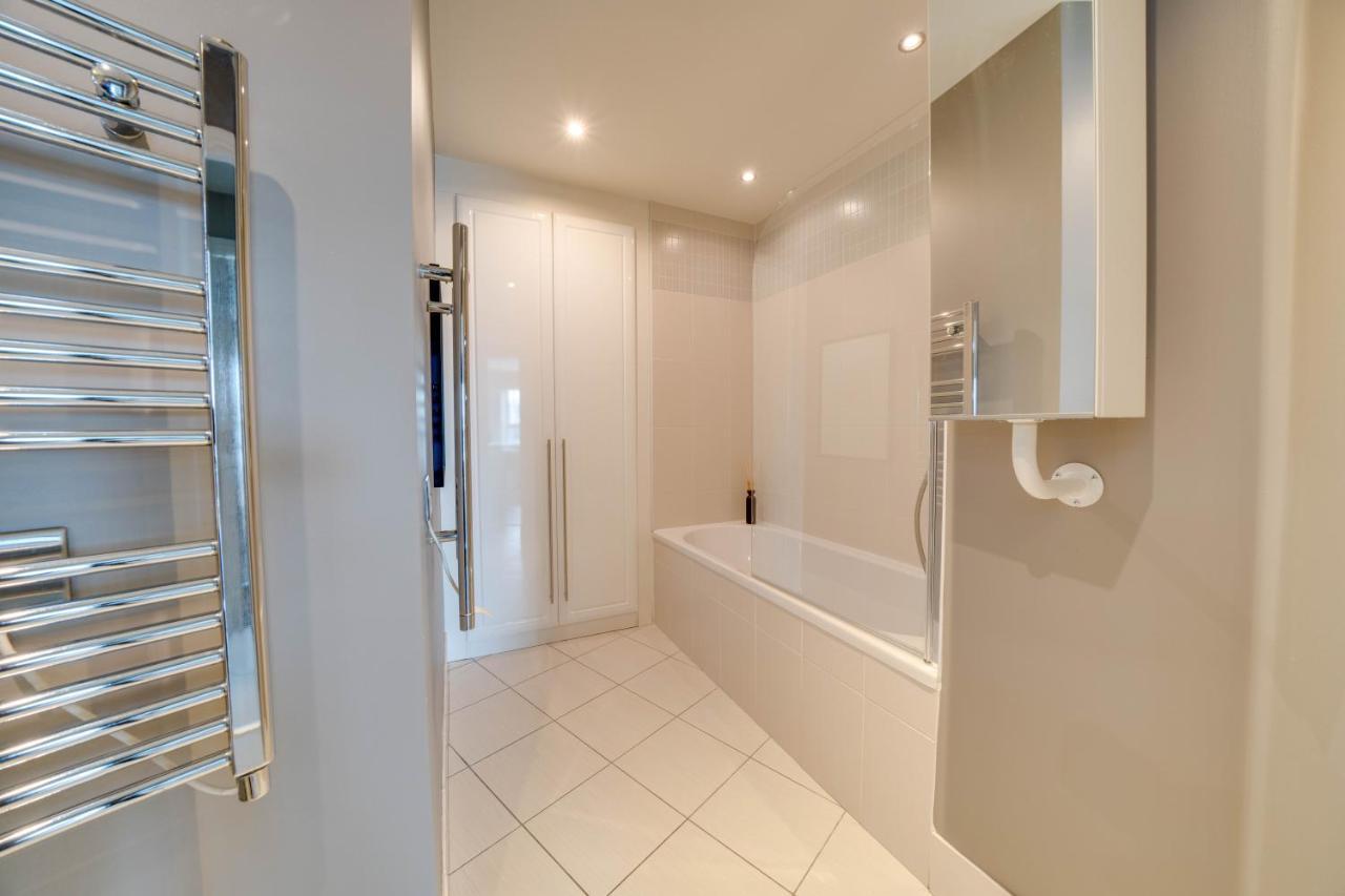 Tallest Building In The City Centre Sleeps 5 Incredible City Mountain And Lagan Views Belfast Kültér fotó