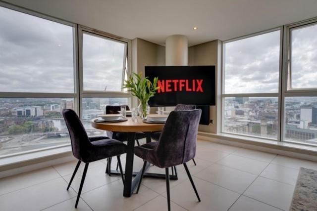 Tallest Building In The City Centre Sleeps 5 Incredible City Mountain And Lagan Views Belfast Kültér fotó
