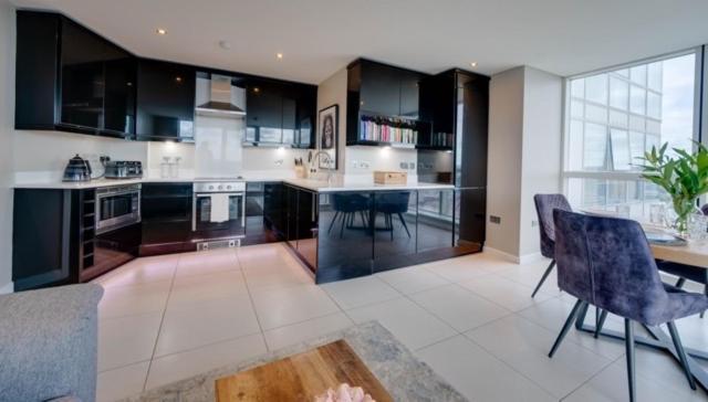 Tallest Building In The City Centre Sleeps 5 Incredible City Mountain And Lagan Views Belfast Kültér fotó
